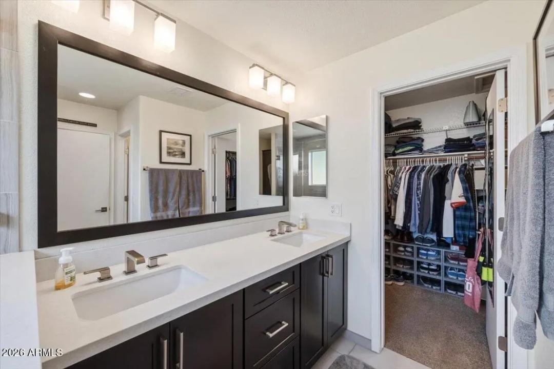 Real Estate Picture 24