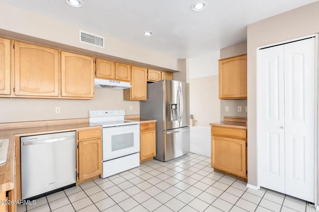Real Estate Picture 17