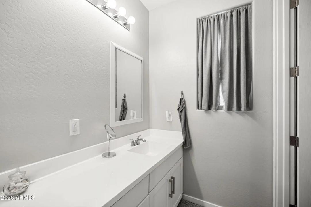 Real Estate Picture 5