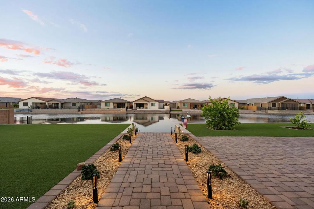 Real Estate Picture 11