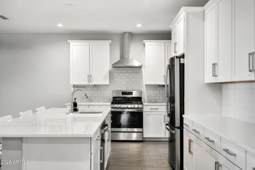 Real Estate Picture 12