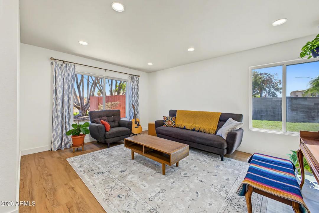 Real Estate Picture 4