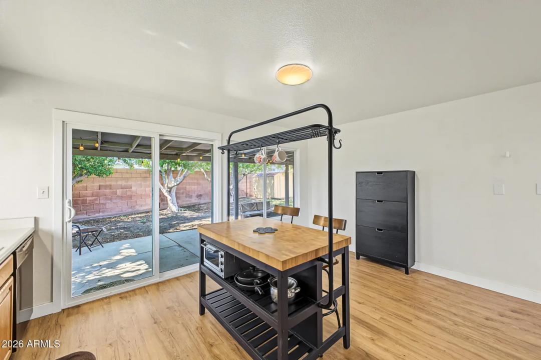 Real Estate Picture 8