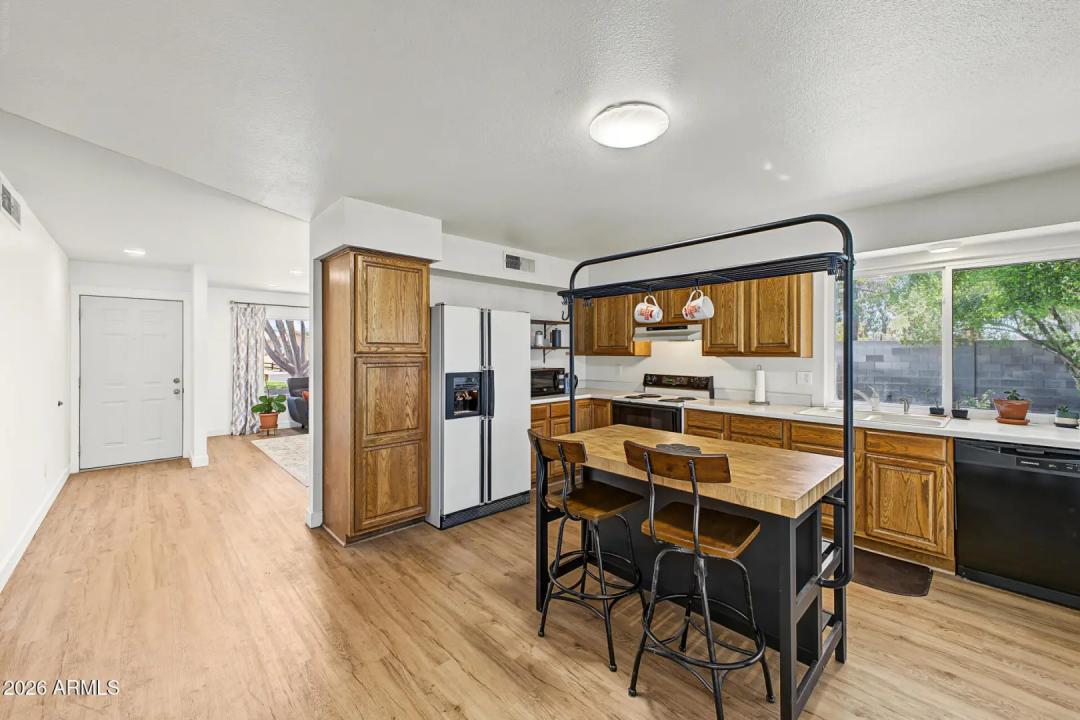 Real Estate Picture 9