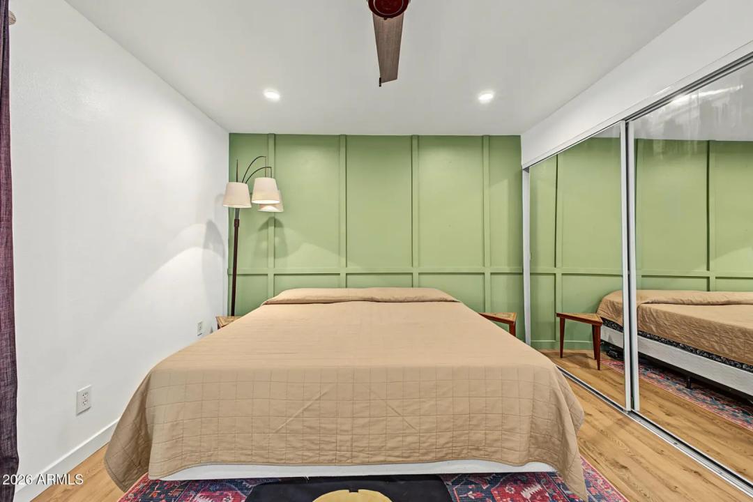 Real Estate Picture 16