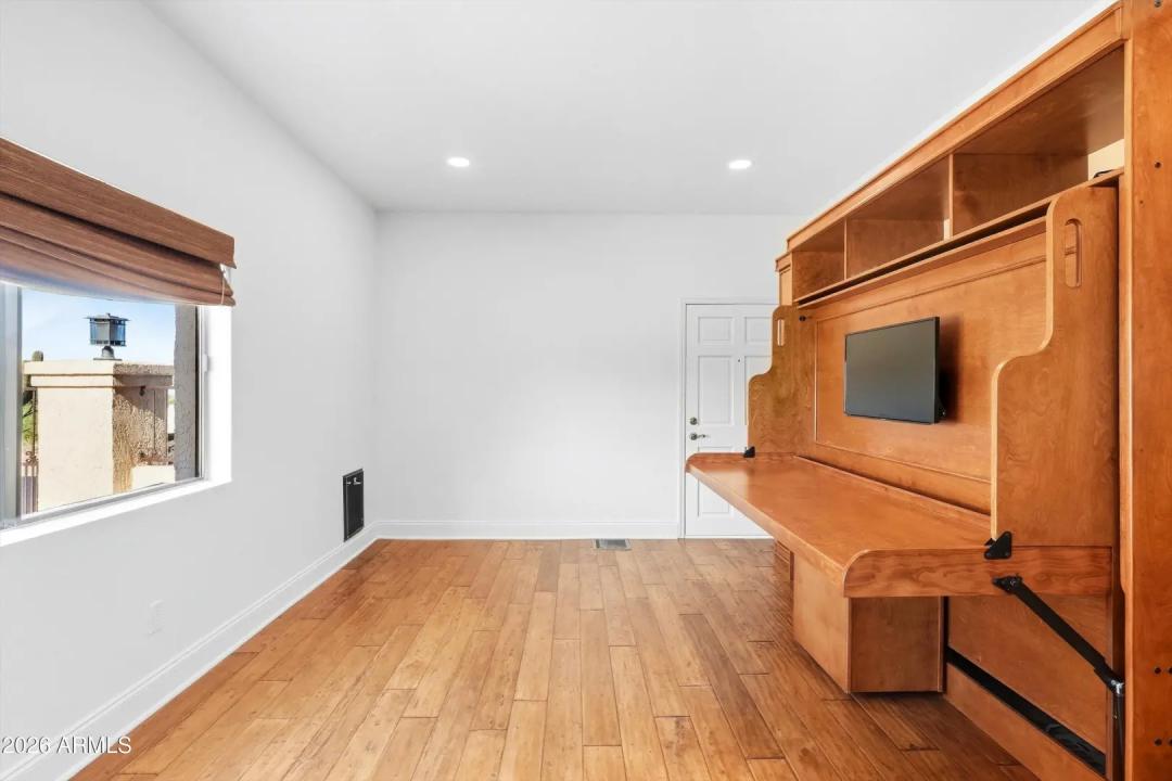 Real Estate Picture 42