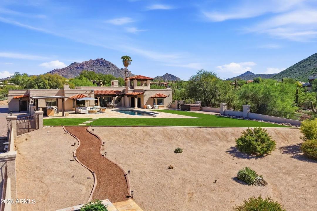 Real Estate Picture 4