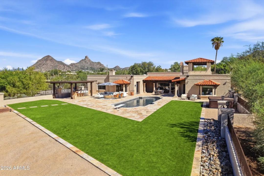 Real Estate Picture 3