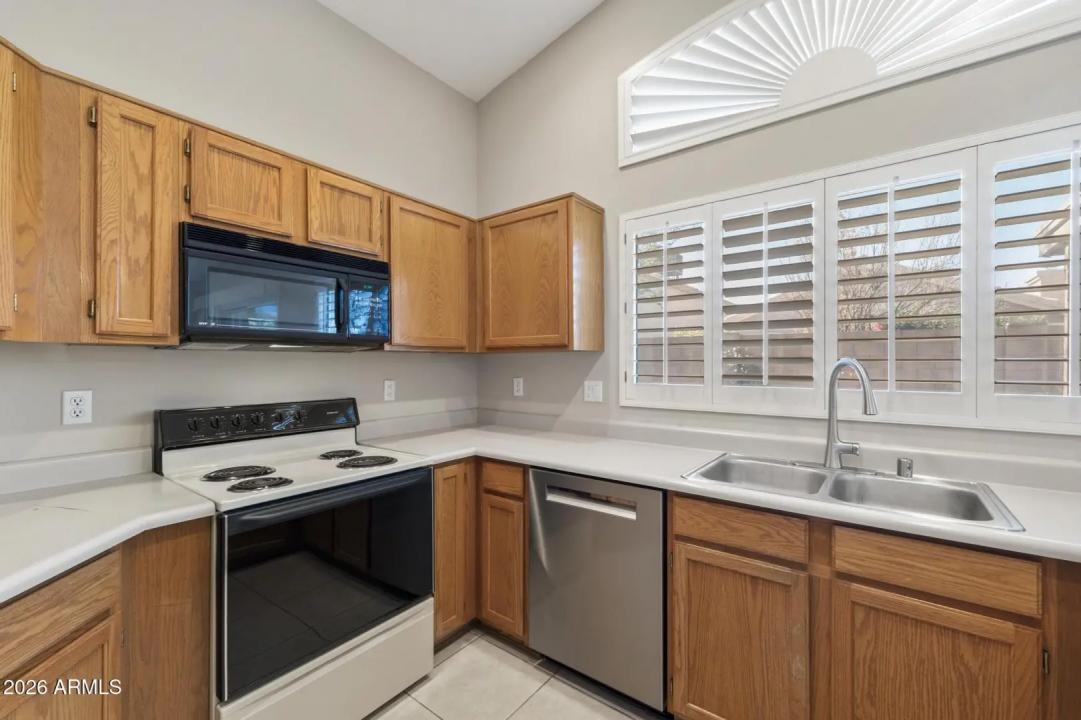 Real Estate Picture 14