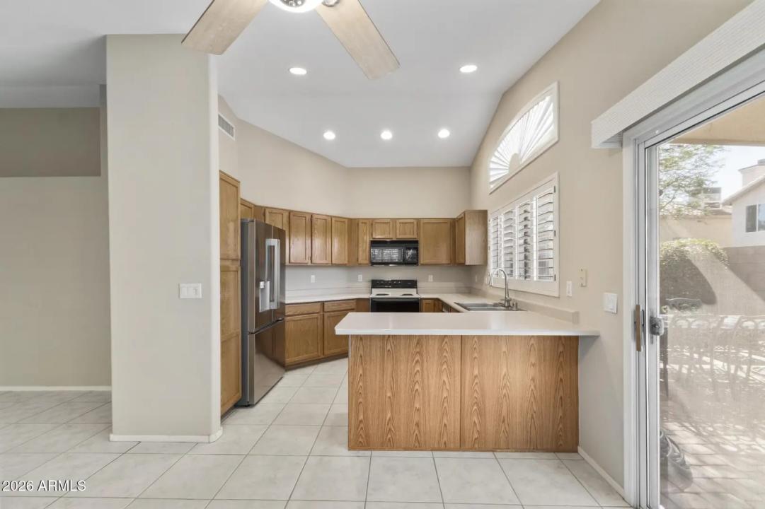 Real Estate Picture 11