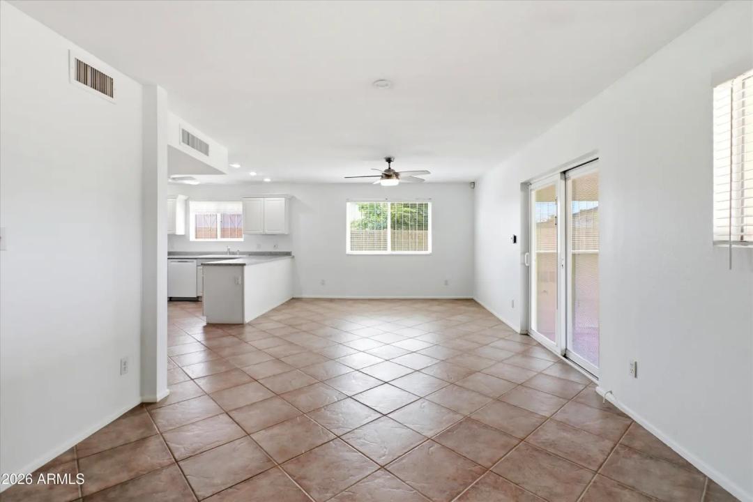 Real Estate Picture 4
