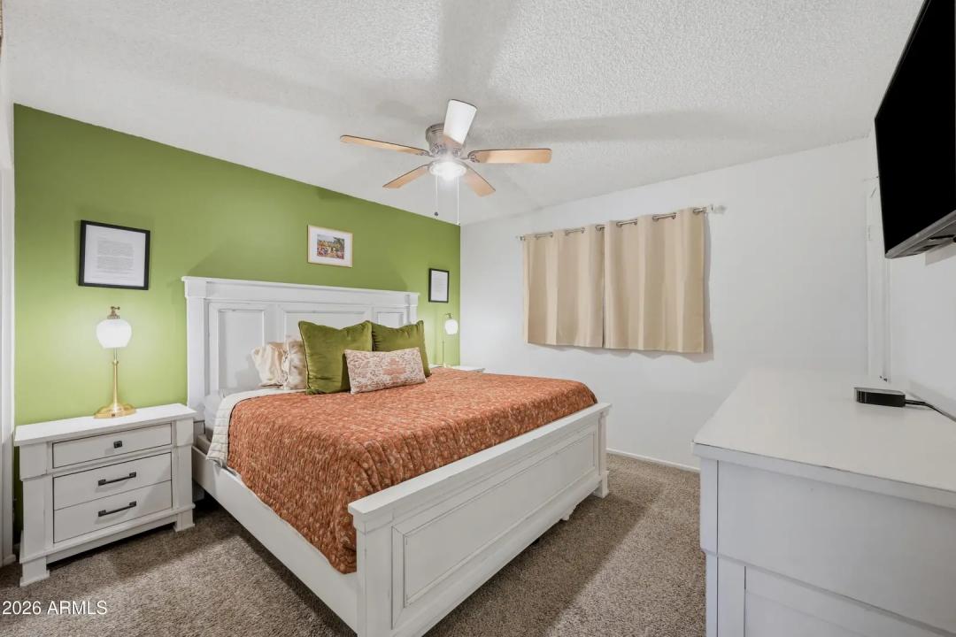 Real Estate Picture 14