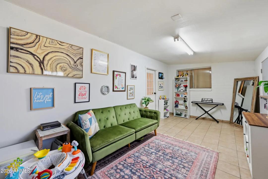 Real Estate Picture 12