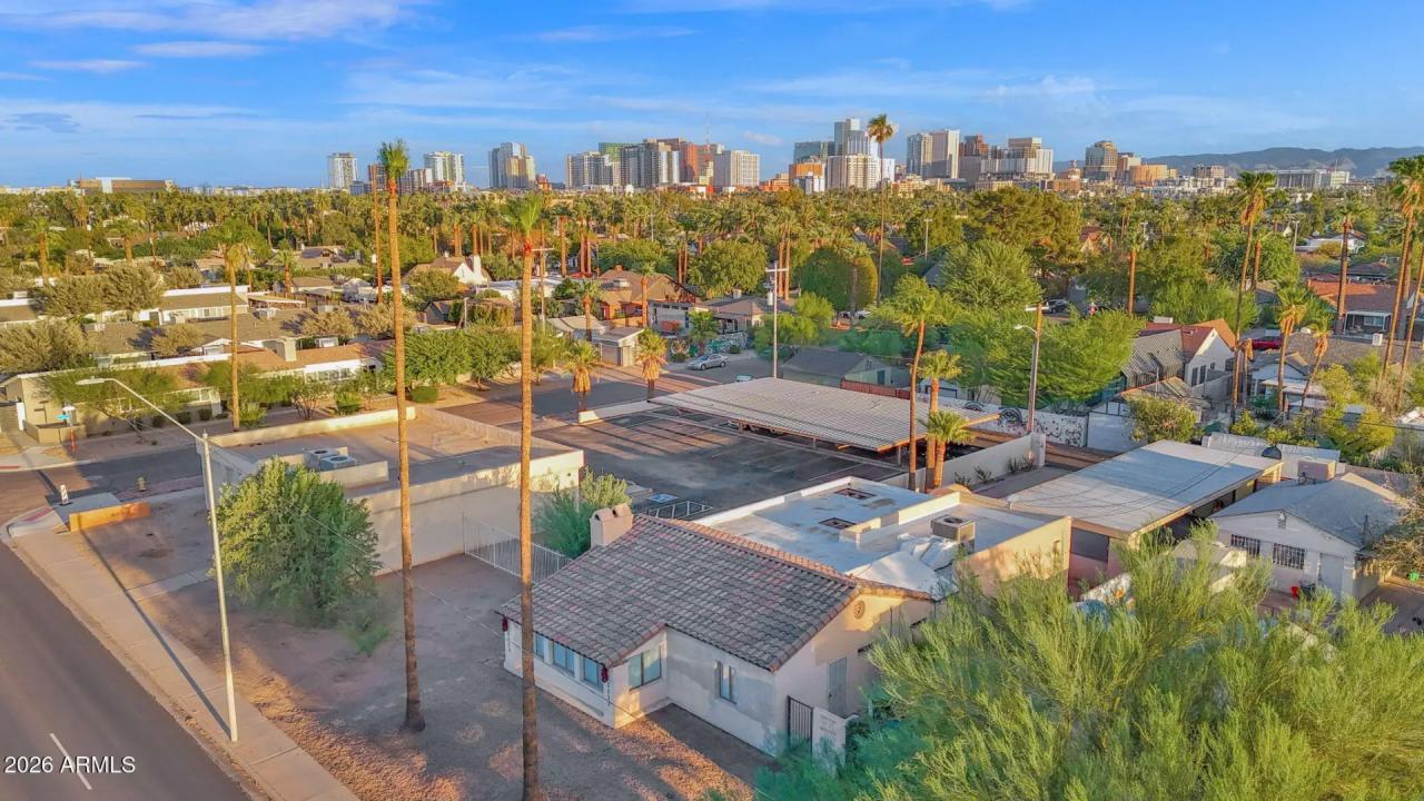 Real Estate Picture 4