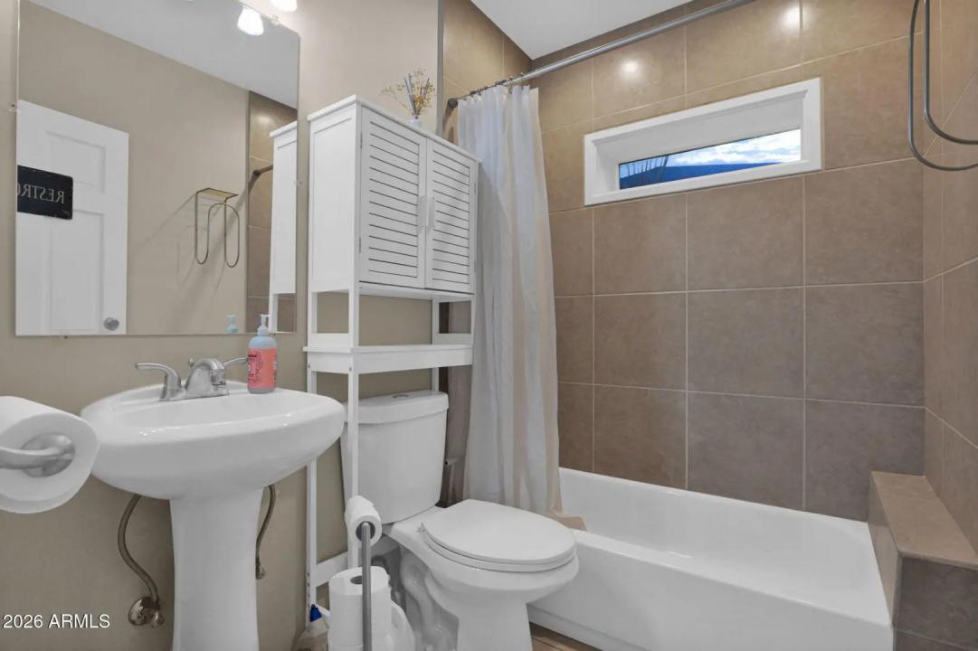 Real Estate Picture 22