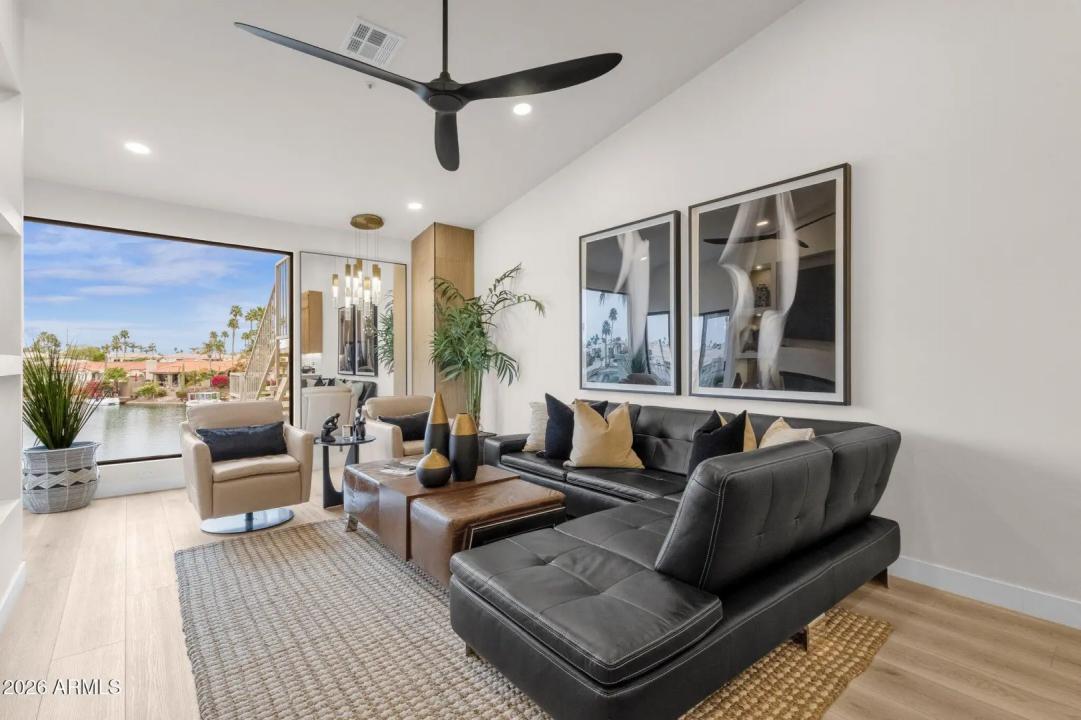 Real Estate Picture 11