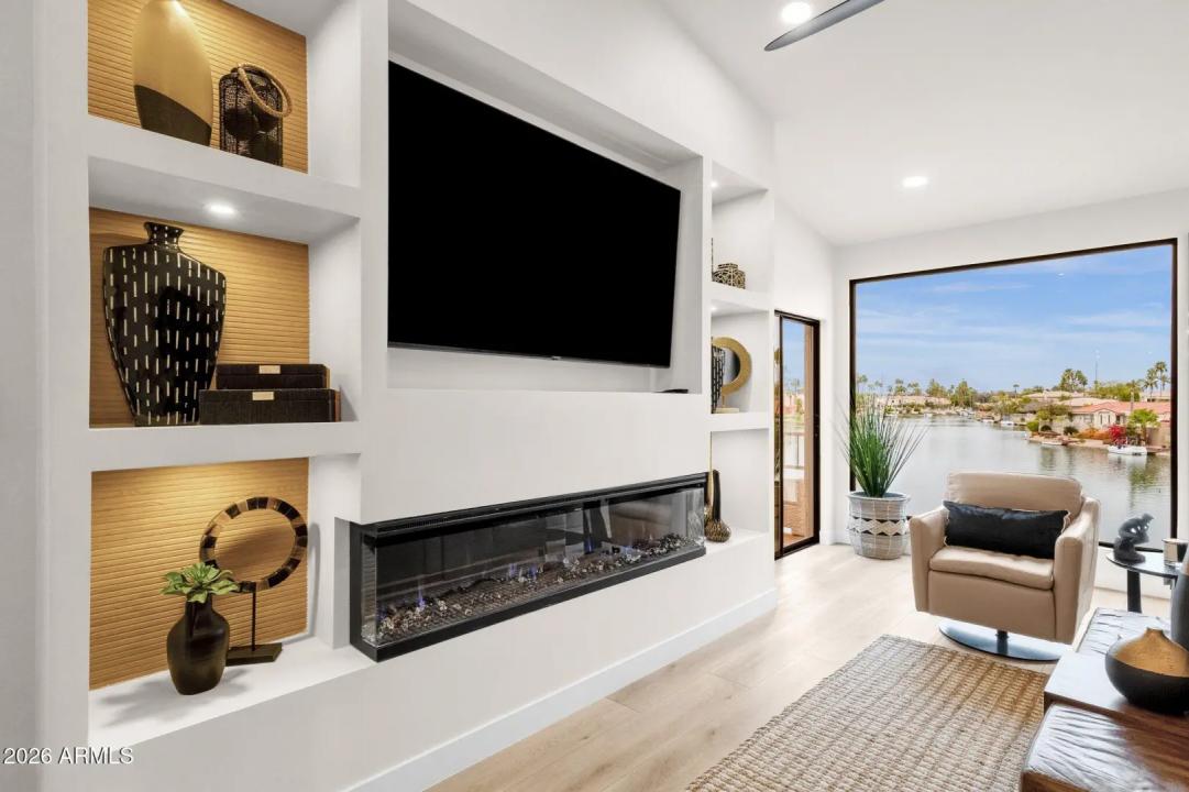 Real Estate Picture 12