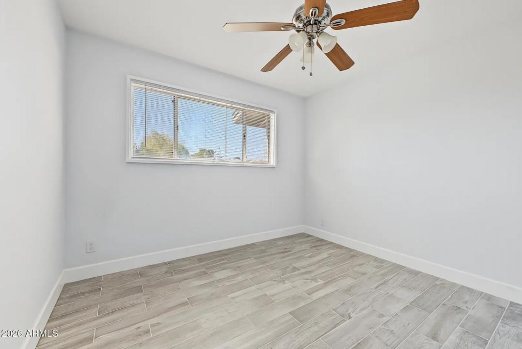 Real Estate Picture 17