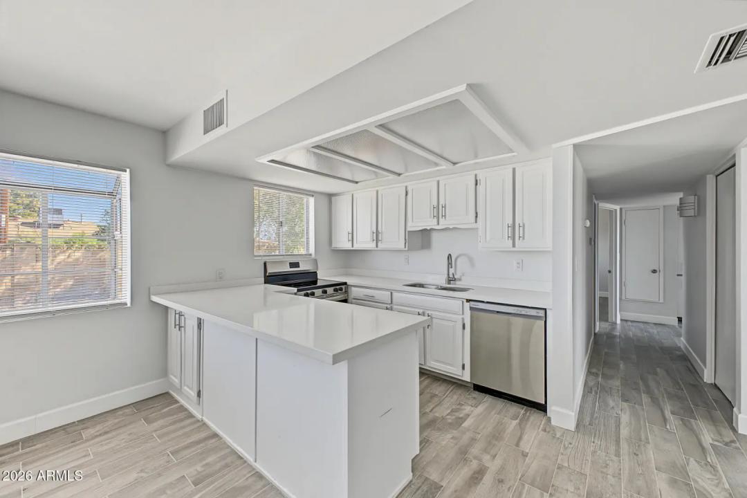 Real Estate Picture 7