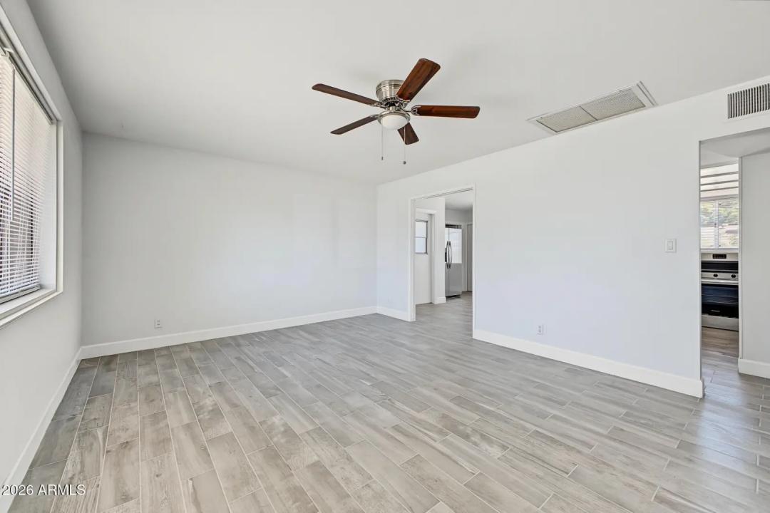 Real Estate Picture 4