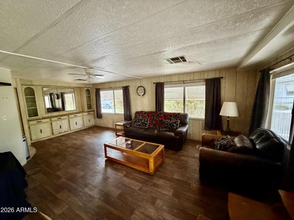 Real Estate Picture 3