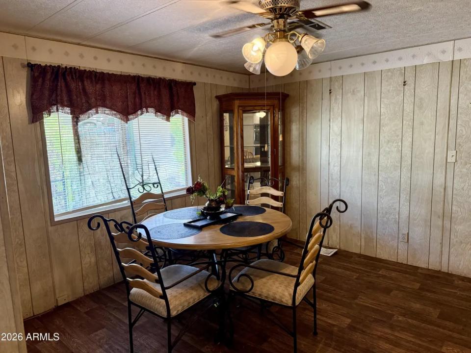 Real Estate Picture 4