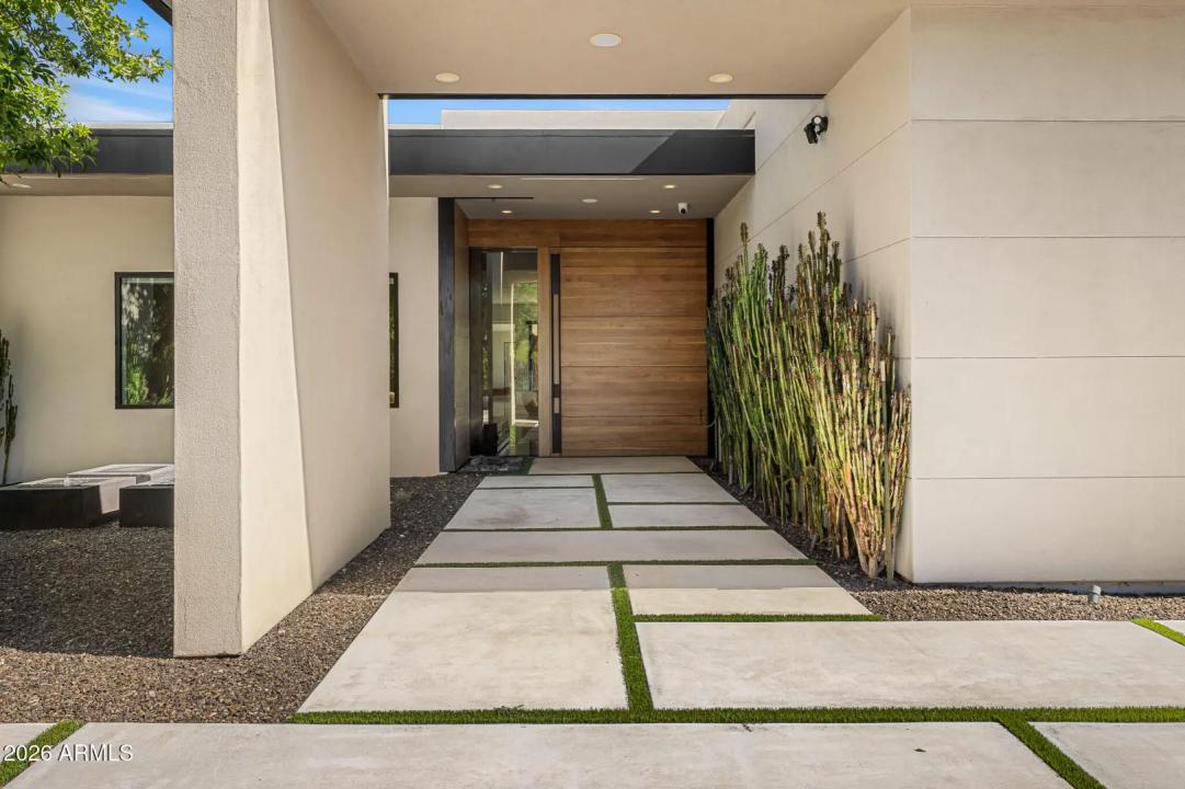 Real Estate Picture 4