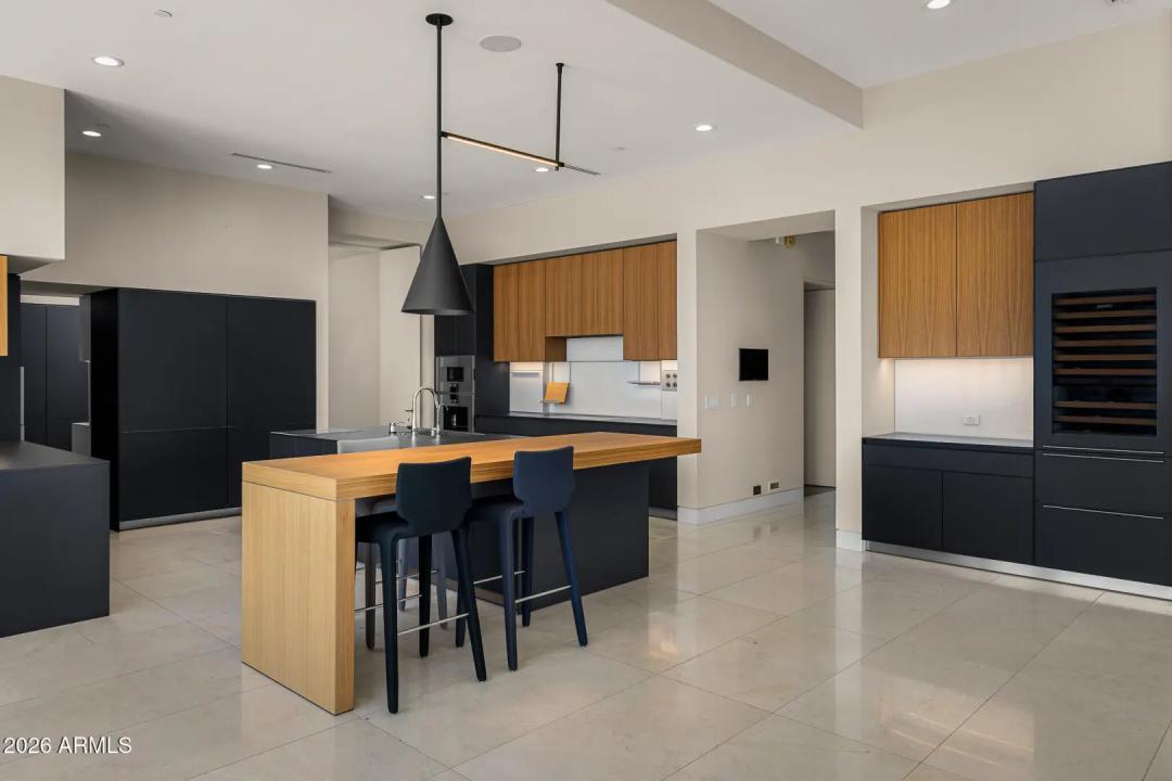 Real Estate Picture 7
