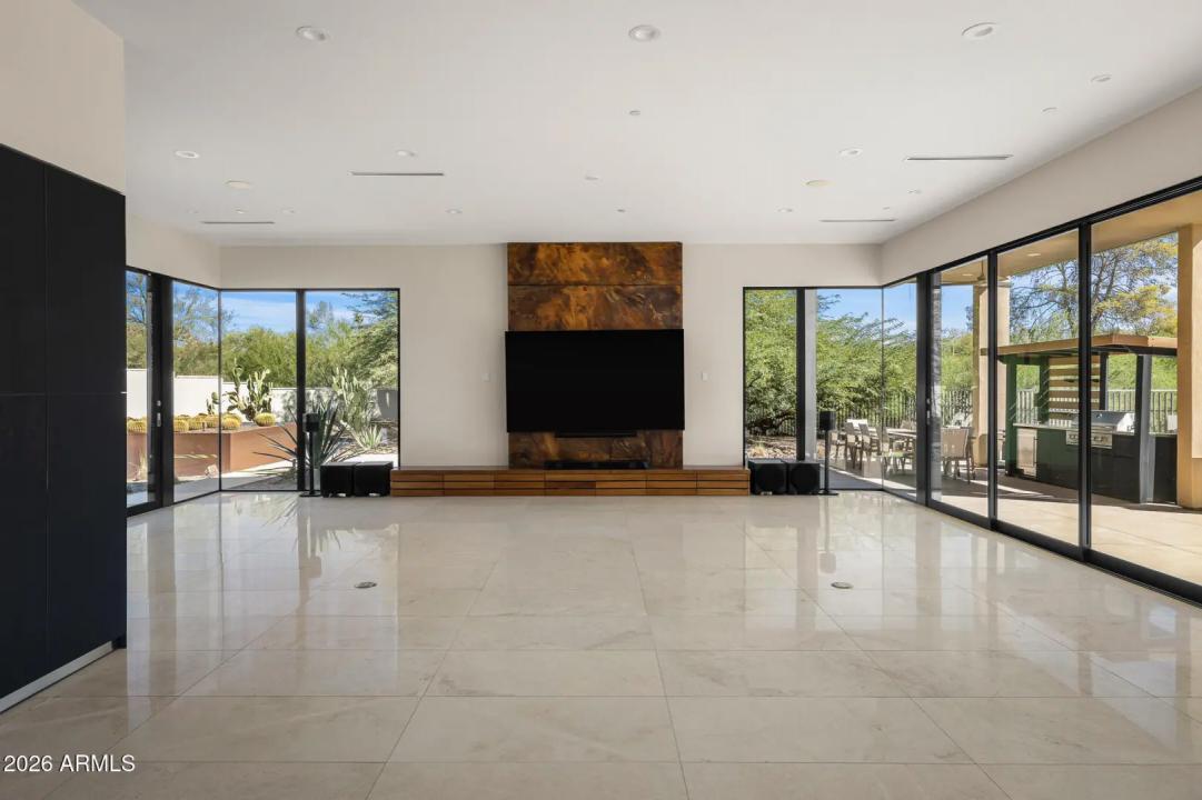 Real Estate Picture 15