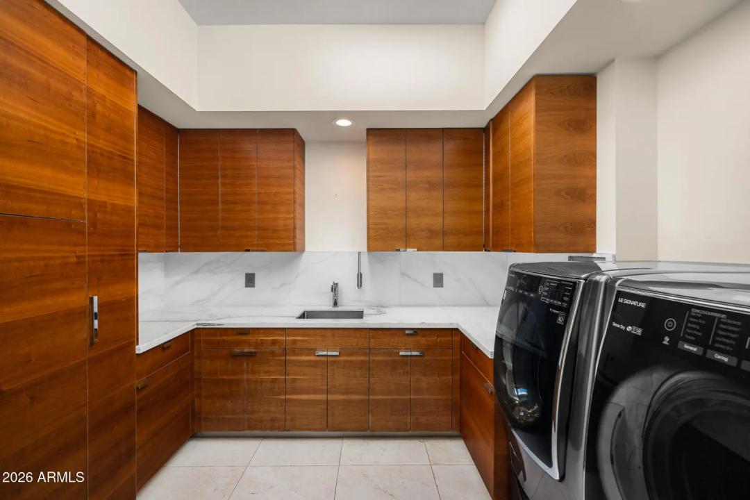 Real Estate Picture 43