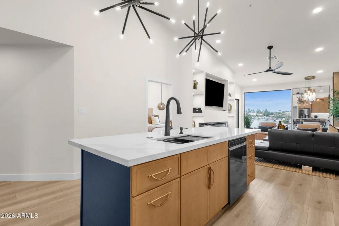 Real Estate Picture 9