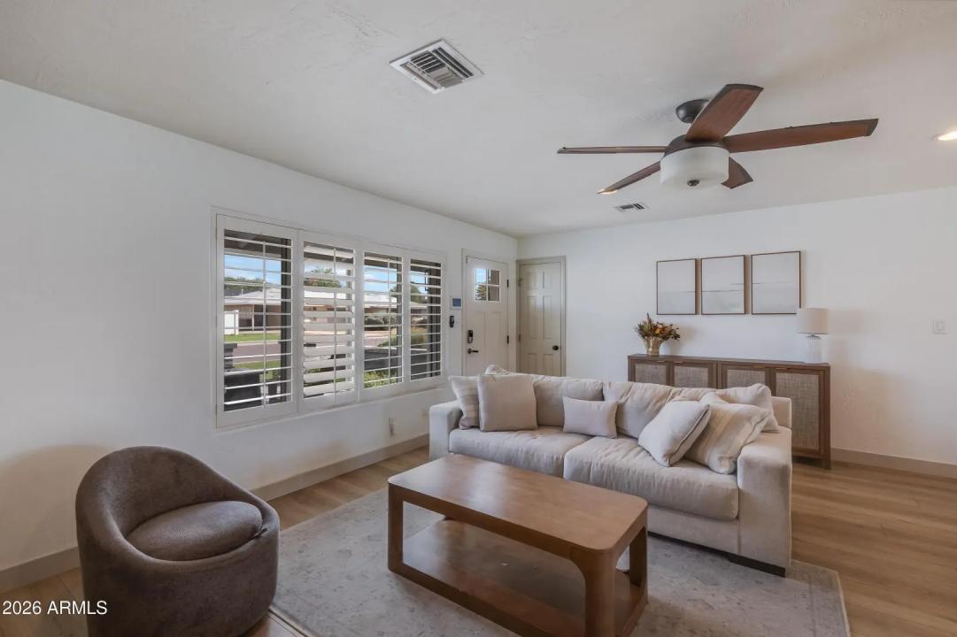 Real Estate Picture 3