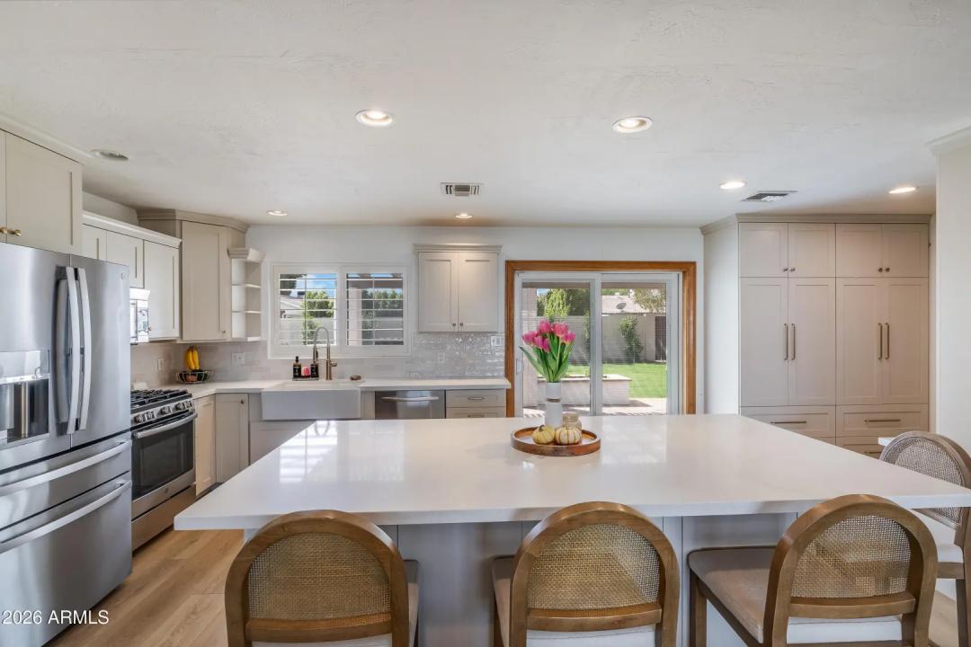 Real Estate Picture 6