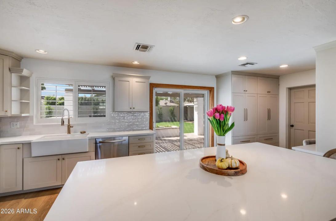 Real Estate Picture 7