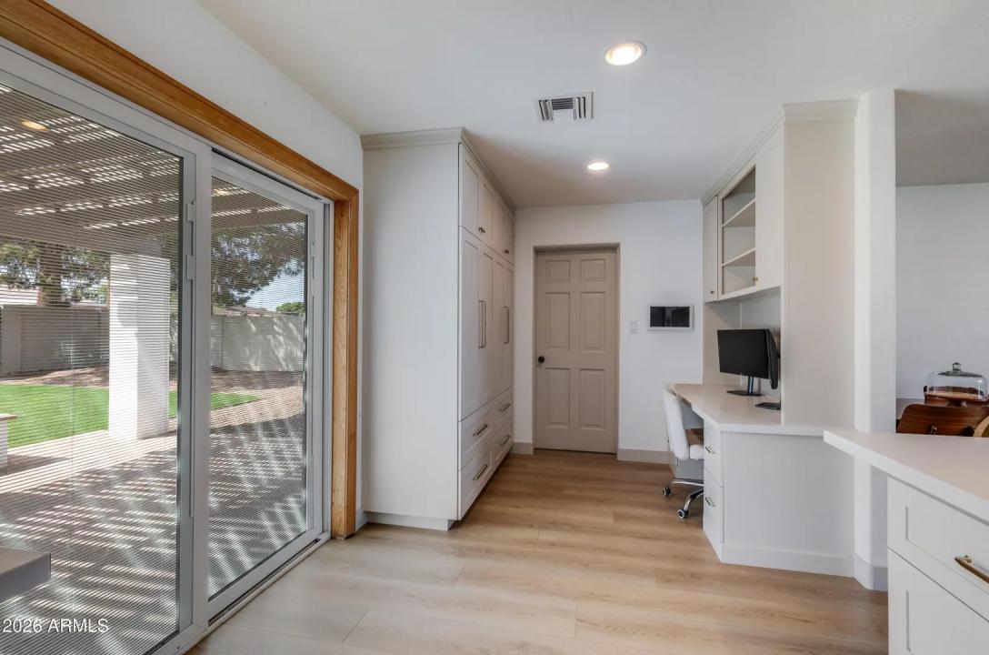Real Estate Picture 10