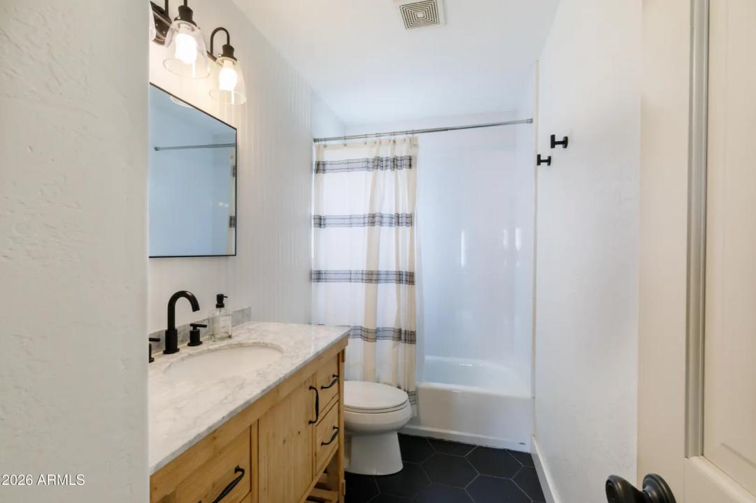 Real Estate Picture 19
