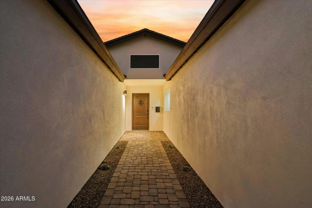 Real Estate Picture 4