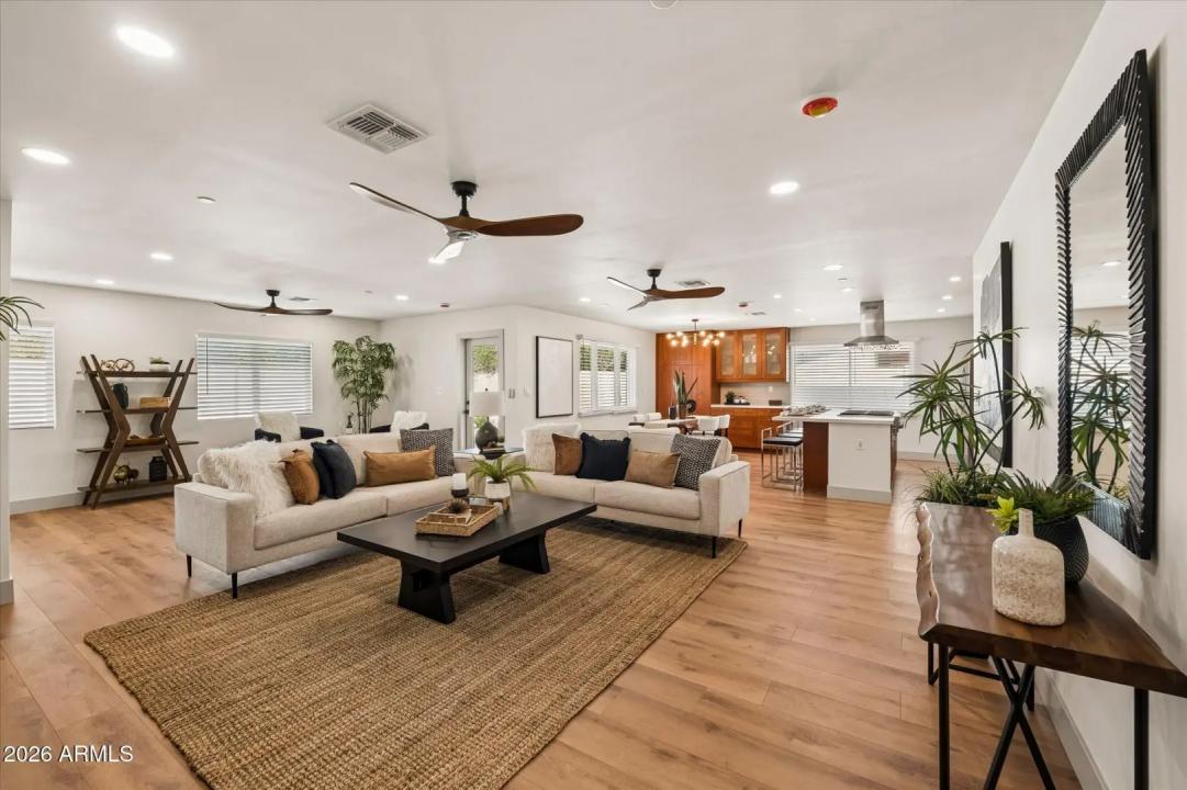 Real Estate Picture 5