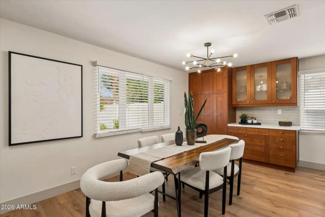 Real Estate Picture 8