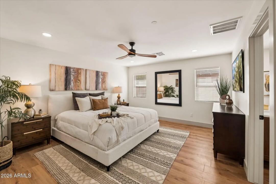 Real Estate Picture 11