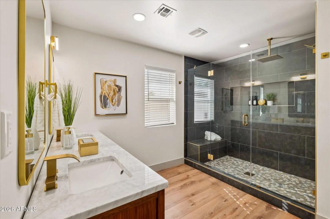 Real Estate Picture 13