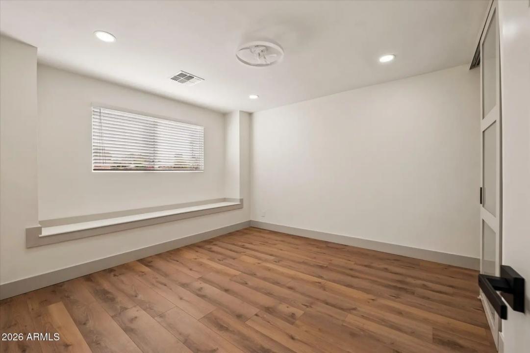 Real Estate Picture 15