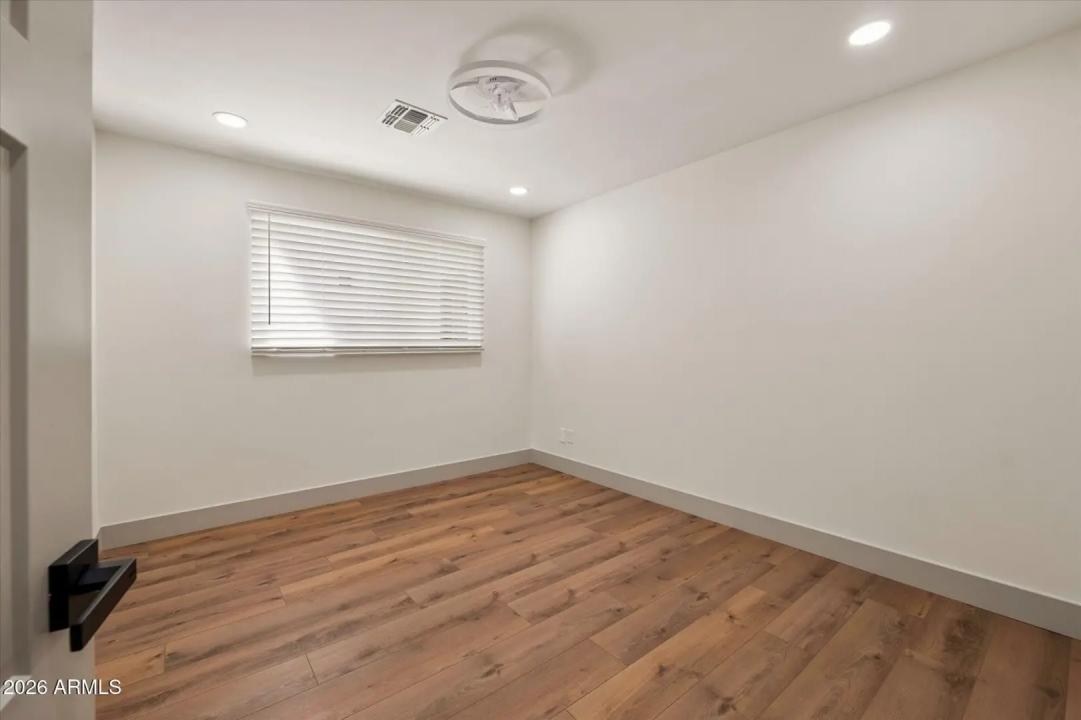 Real Estate Picture 16