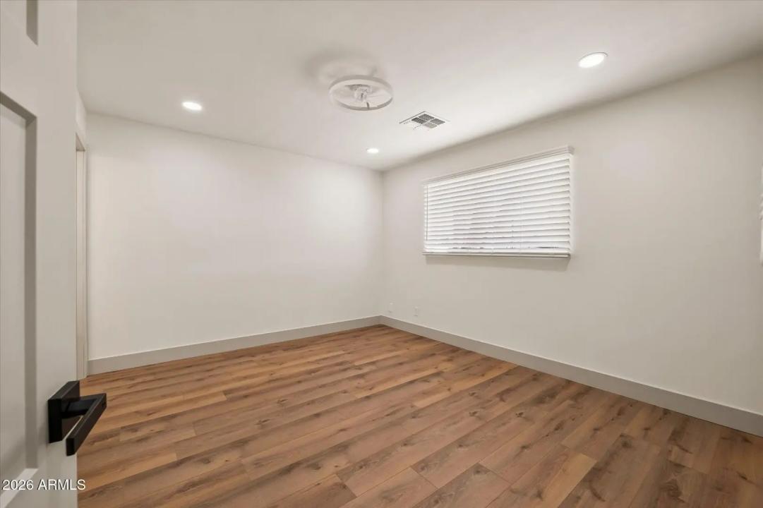 Real Estate Picture 18