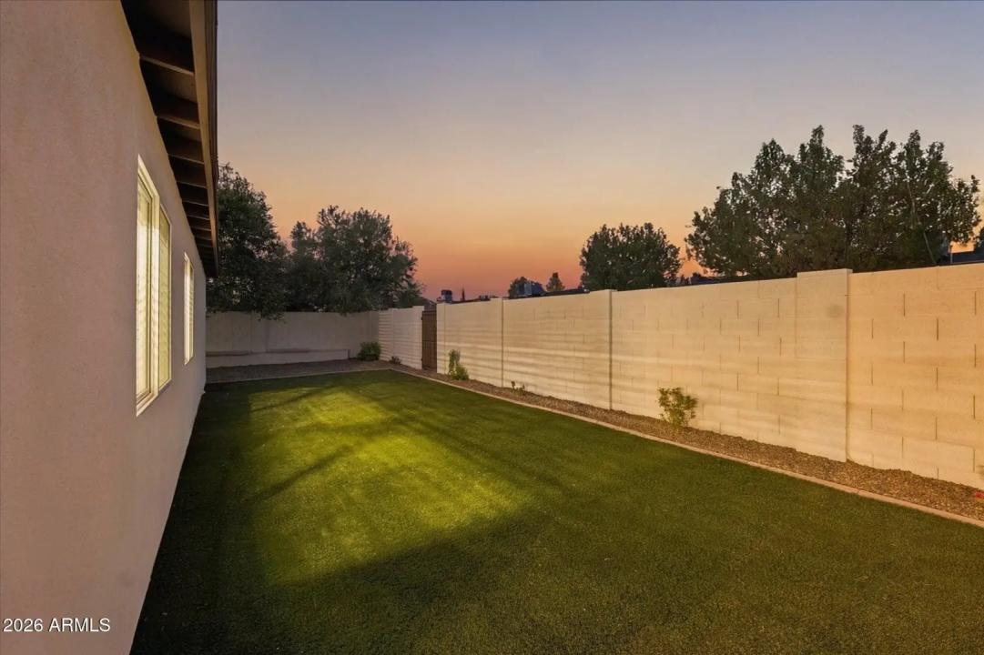 Real Estate Picture 23