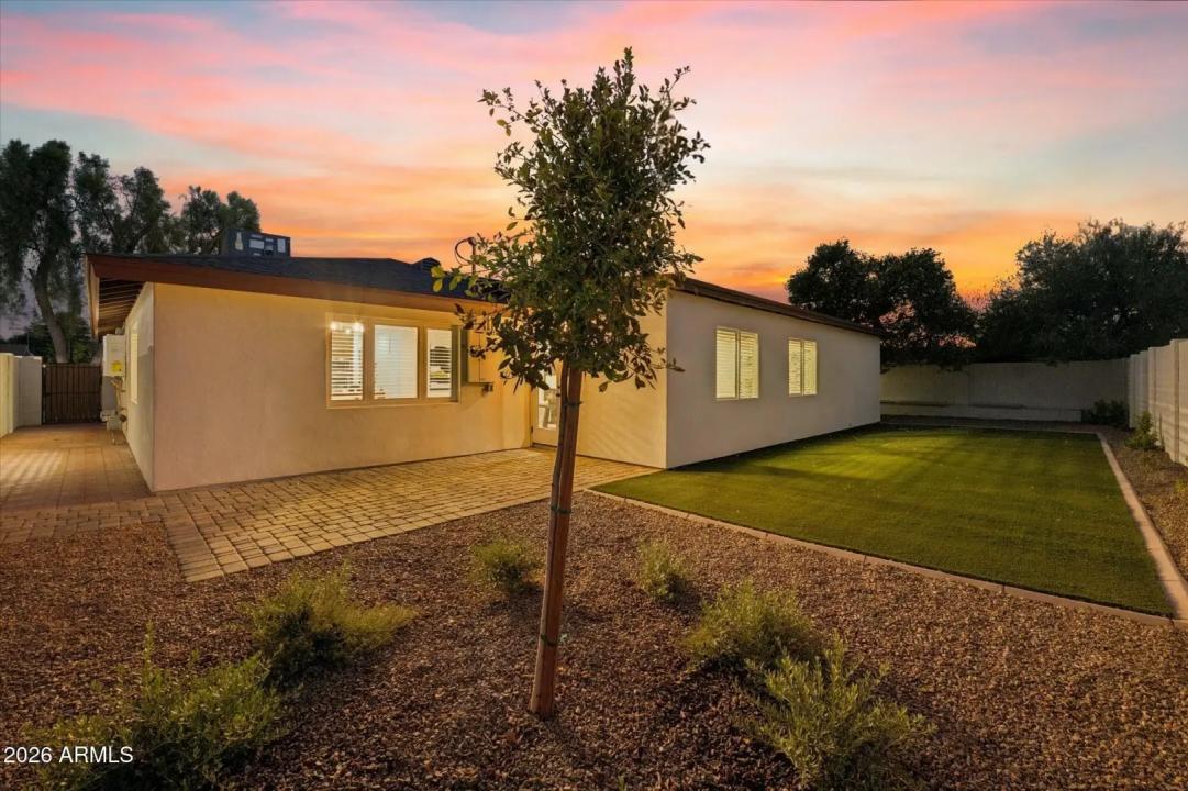 Real Estate Picture 24