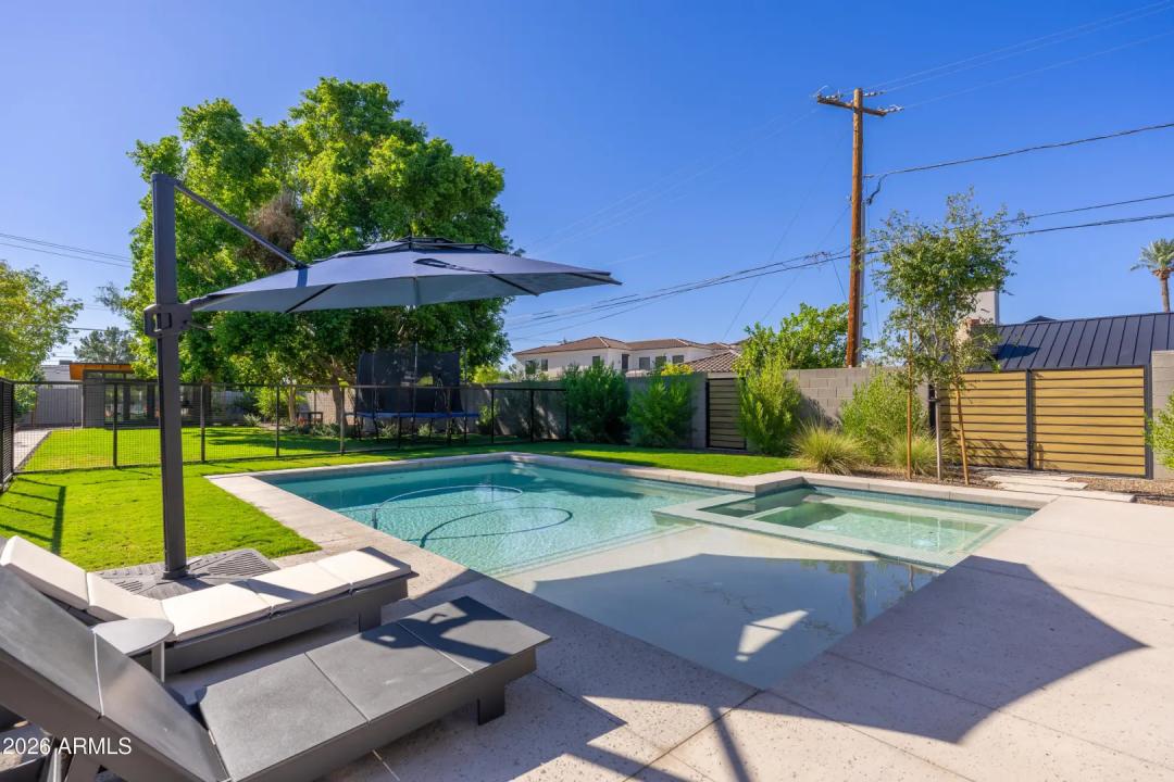 Real Estate Picture 7
