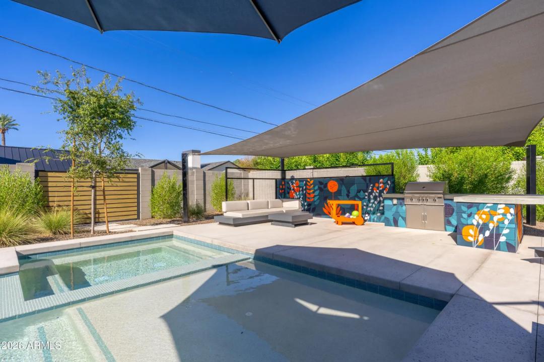 Real Estate Picture 8
