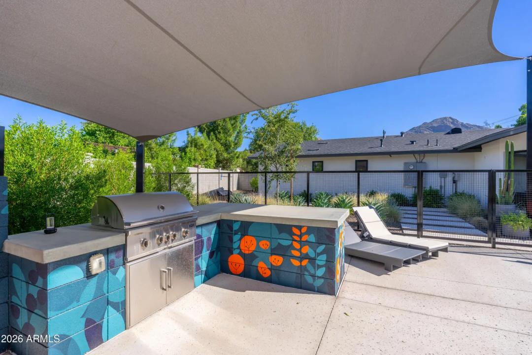 Real Estate Picture 11