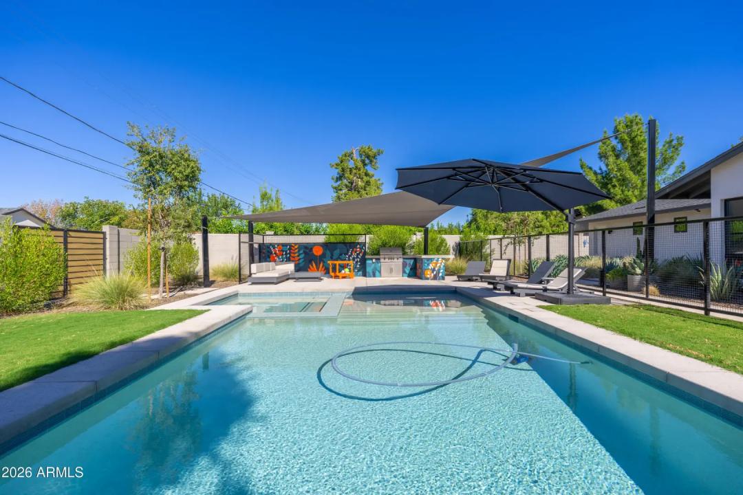 Real Estate Picture 14